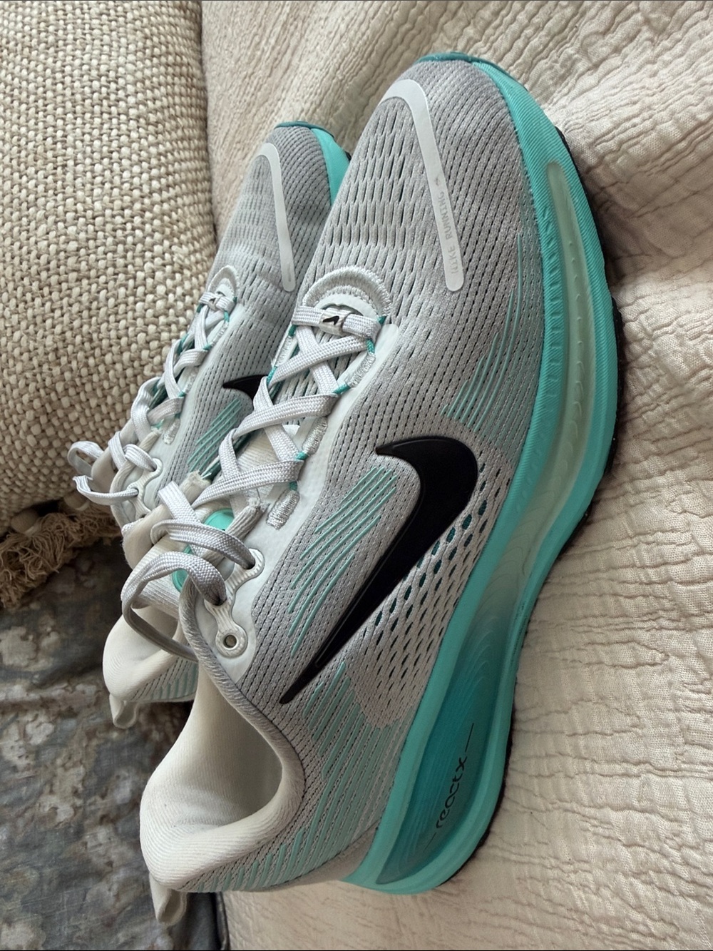 Nike Vomero 18 Light Gray & Teal Girls' Sneakers with Black Swoosh